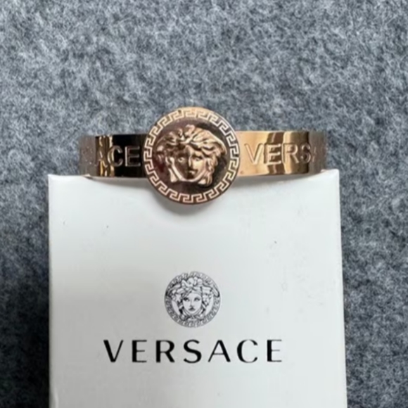 💎✨Versace💎✨ bracelet 01